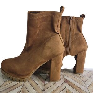 Size 8.5 Top Moda Brown Suede Heeled Booties Never Worn